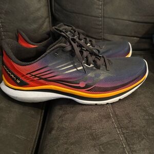 Saucony Kinvara 12  Athletic Shoes with Dynamic Design